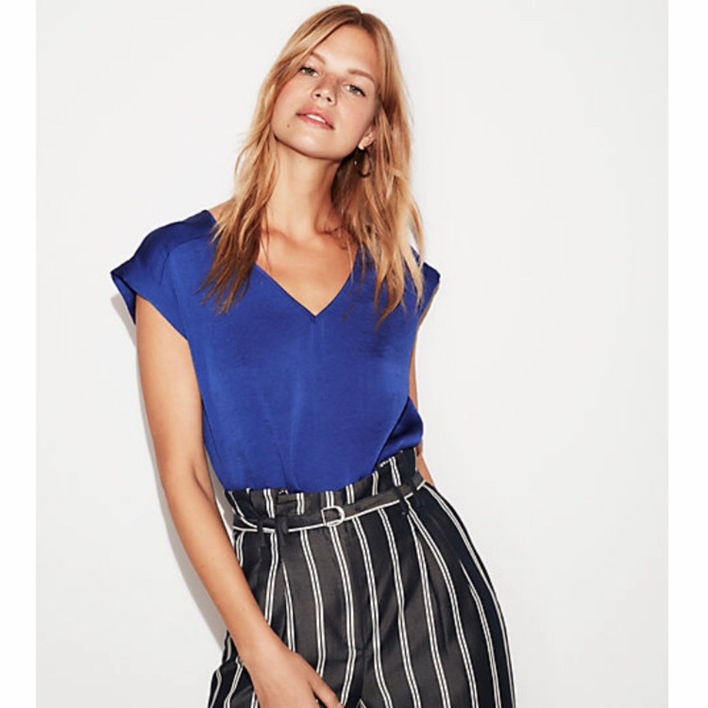Express Sarin V-neck Gramercy Tee, Size S